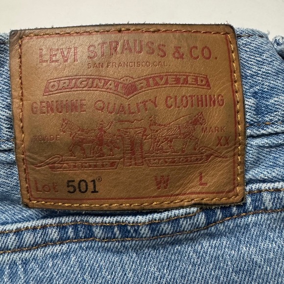 Levis‎ 501 Jeans Mens 48X32 Button Fly Light Wash Denim Classic Fit - Picture 4 of 7